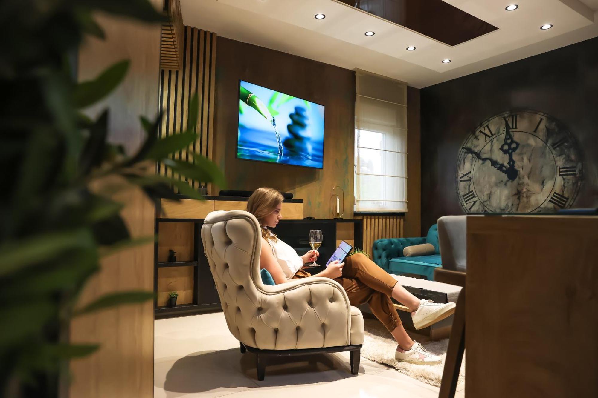 Design Apartment Platinium Spa Lux 5 Star "Havana" Completely Private Wellness & Spa Free Included Sauna & Jacuzzi & Salt Wall & Fire Place & 3D Ceilings & Business Wifi & Netflix & Keyless Code Entry & Full Smart App & Secure 2 Parking Place Ćuprija Exterior foto