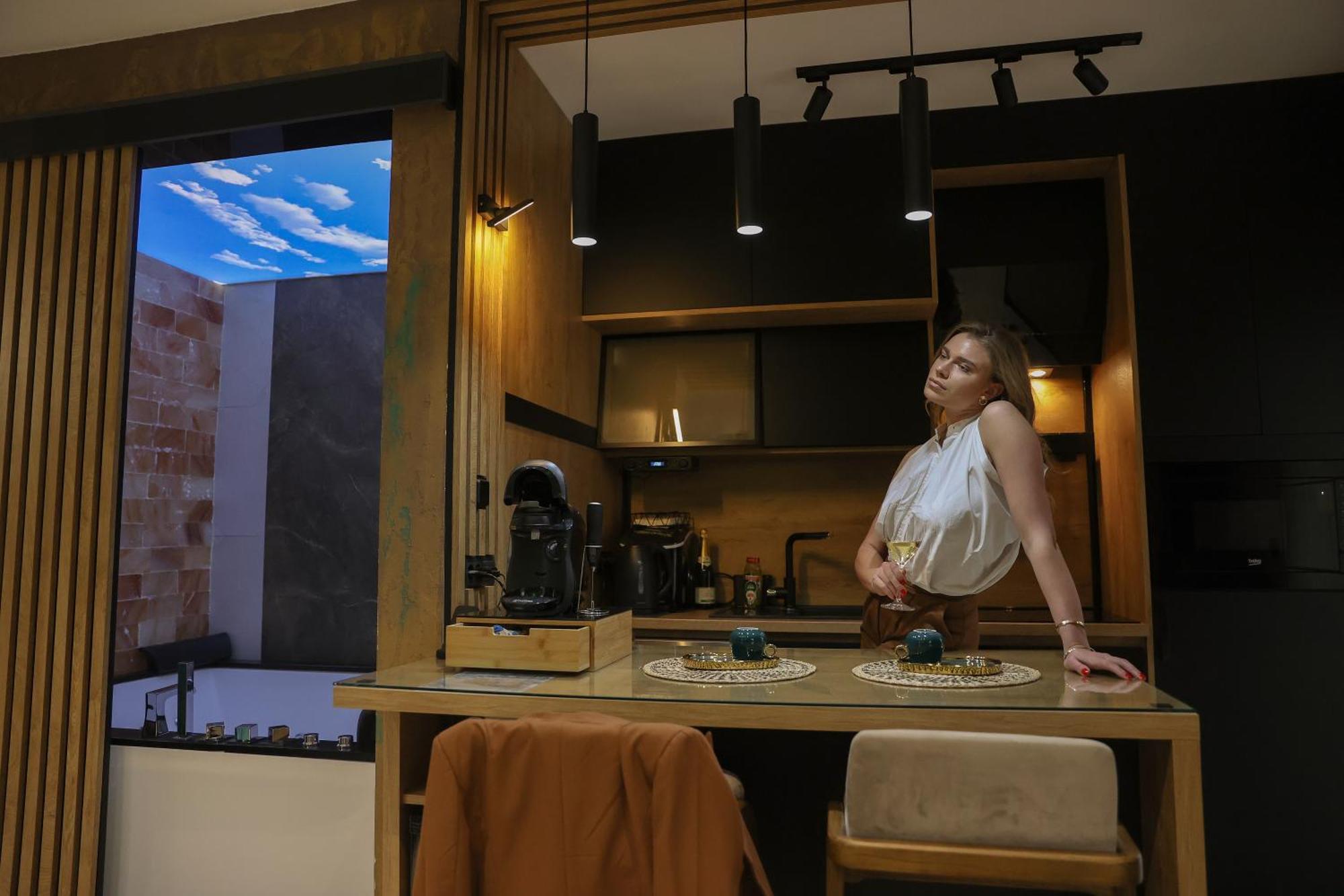 Design Apartment Platinium Spa Lux 5 Star "Havana" Completely Private Wellness & Spa Free Included Sauna & Jacuzzi & Salt Wall & Fire Place & 3D Ceilings & Business Wifi & Netflix & Keyless Code Entry & Full Smart App & Secure 2 Parking Place Ćuprija Exterior foto