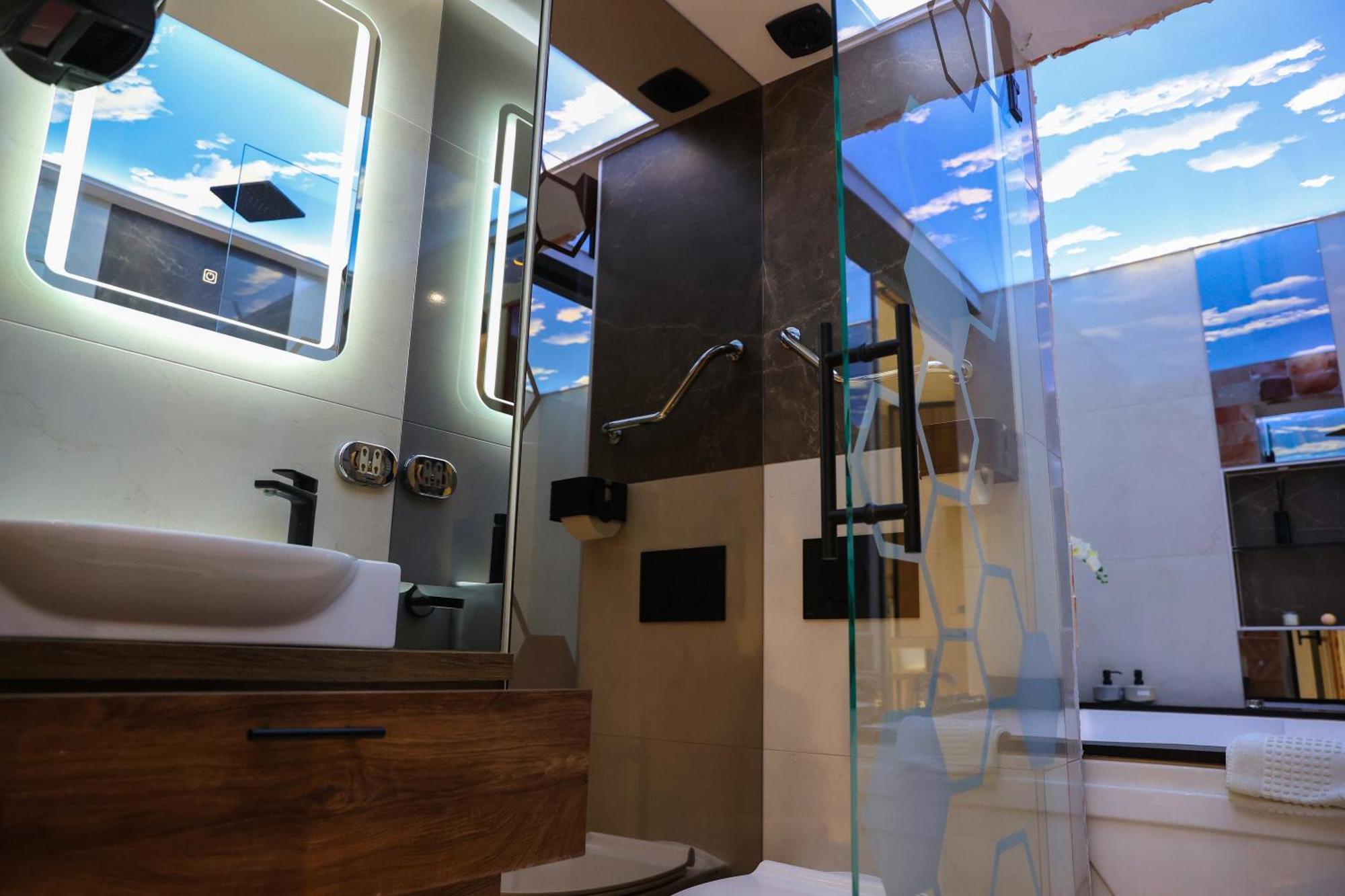 Design Apartment Platinium Spa Lux 5 Star "Havana" Completely Private Wellness & Spa Free Included Sauna & Jacuzzi & Salt Wall & Fire Place & 3D Ceilings & Business Wifi & Netflix & Keyless Code Entry & Full Smart App & Secure 2 Parking Place Ćuprija Exterior foto
