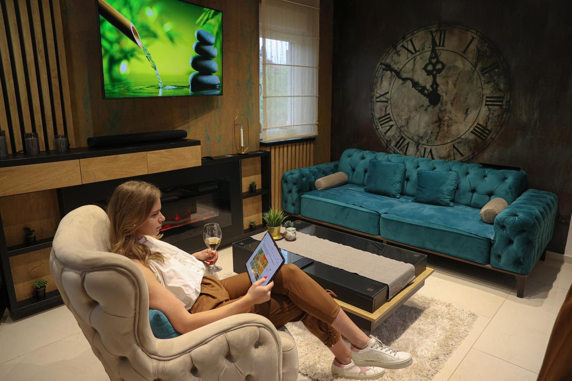 Design Apartment Platinium Spa Lux 5 Star "Havana" Completely Private Wellness & Spa Free Included Sauna & Jacuzzi & Salt Wall & Fire Place & 3D Ceilings & Business Wifi & Netflix & Keyless Code Entry & Full Smart App & Secure 2 Parking Place Ćuprija Exterior foto